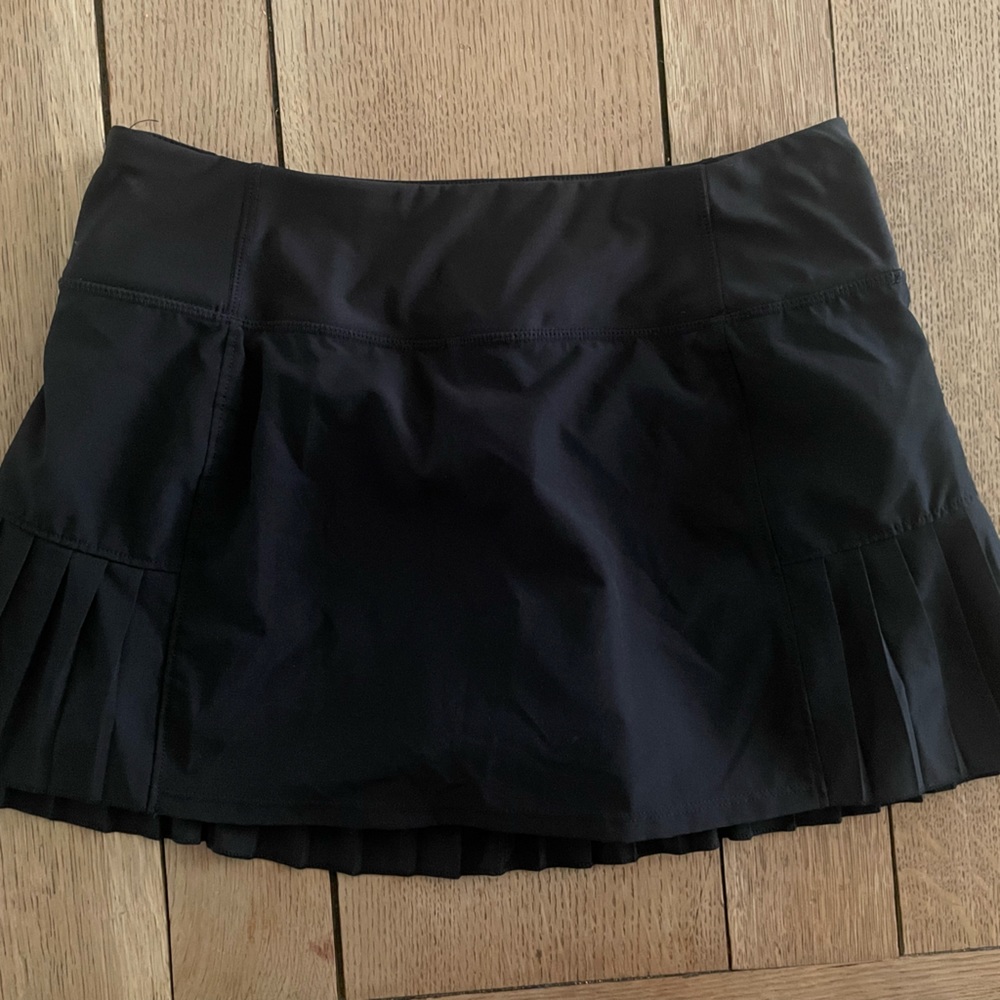 Cute Mondetta black tennis/pickle ball skirt with ball pocket shorts